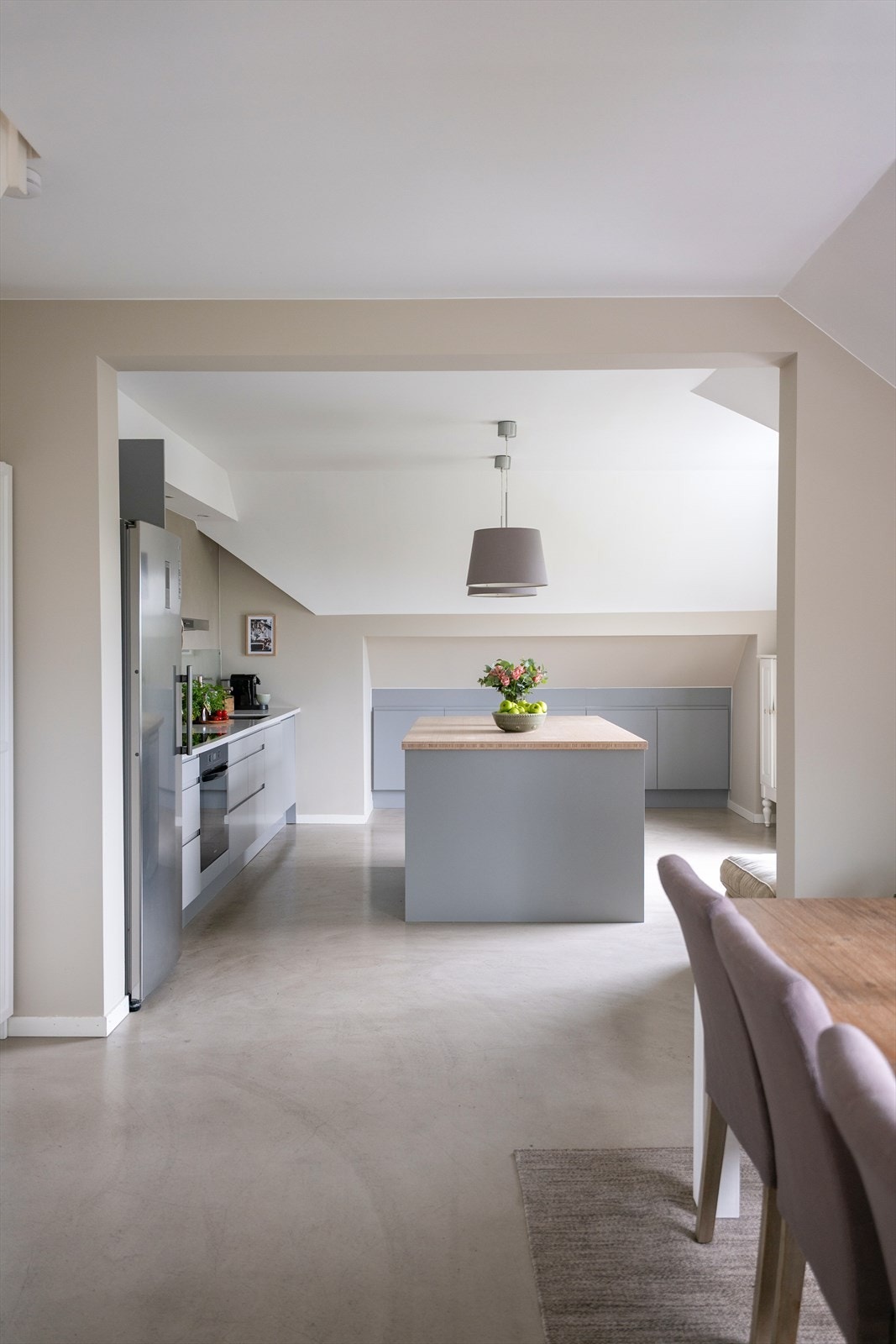 Spisestuen ligger i naturlig tilknytning til kjøkkenet. Galleribilde