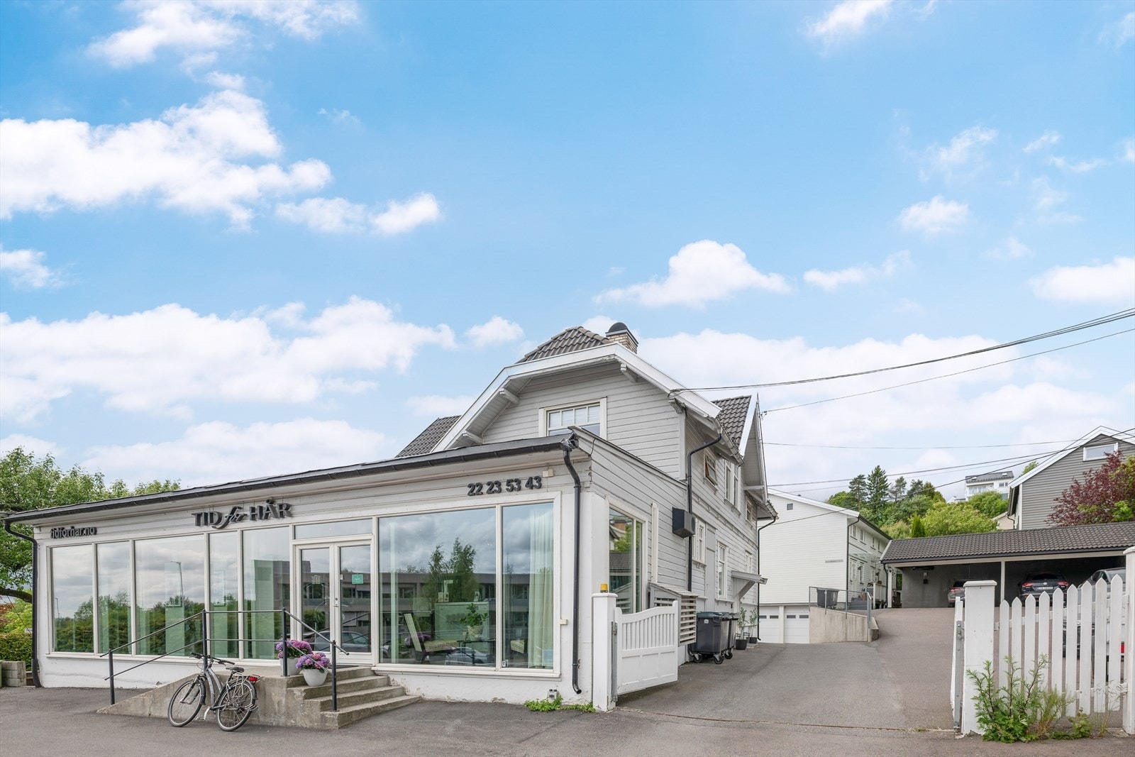 Sentralt beliggende i et rolig og barnevennlig boligstrøk med villabebyggelse på Tåsen/Korsvoll. Galleribilde