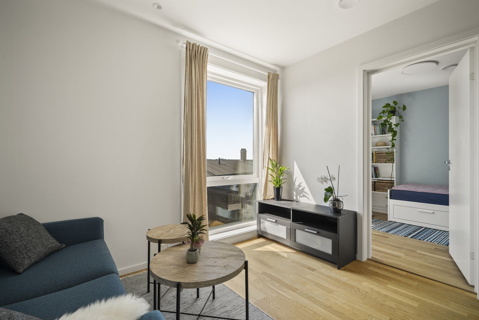 Her kan du nyte en god bok i sofakroken, invitere til hyggelige TV-kvelder, eller bruke rommet som lekeområde for barna. Galleribilde