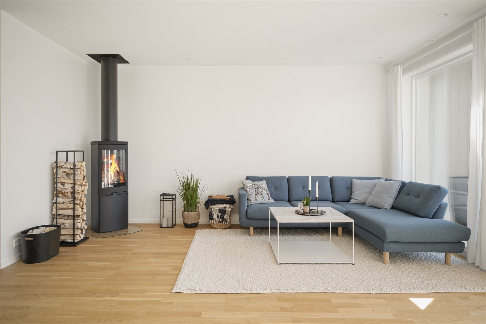 Eiendomsmegler1 Vestby/Son v/ Elise Habberstad har den glede av å presentere Skoglundveien 70. Dette er et hjem som virkelig må oppleves - her kan du flytte rett inn og nyte moderne komfort i trivelige omgivelser! Galleribilde