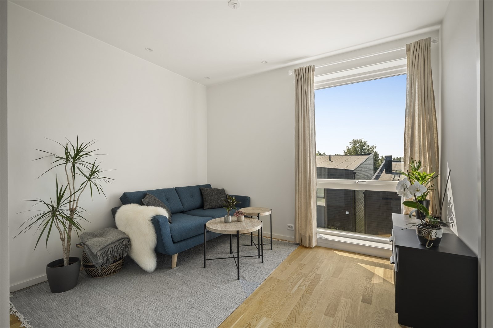 I tillegg til hovedstuen i første etasje, byr boligen på en hyggelig og fleksibel stue i andre etasje. Galleribilde