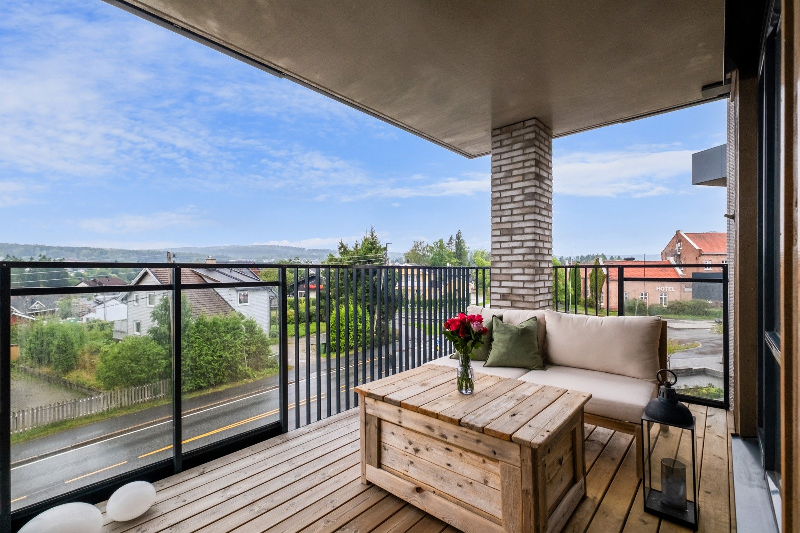 En av to balkonger med flott utsikt. Galleribilde