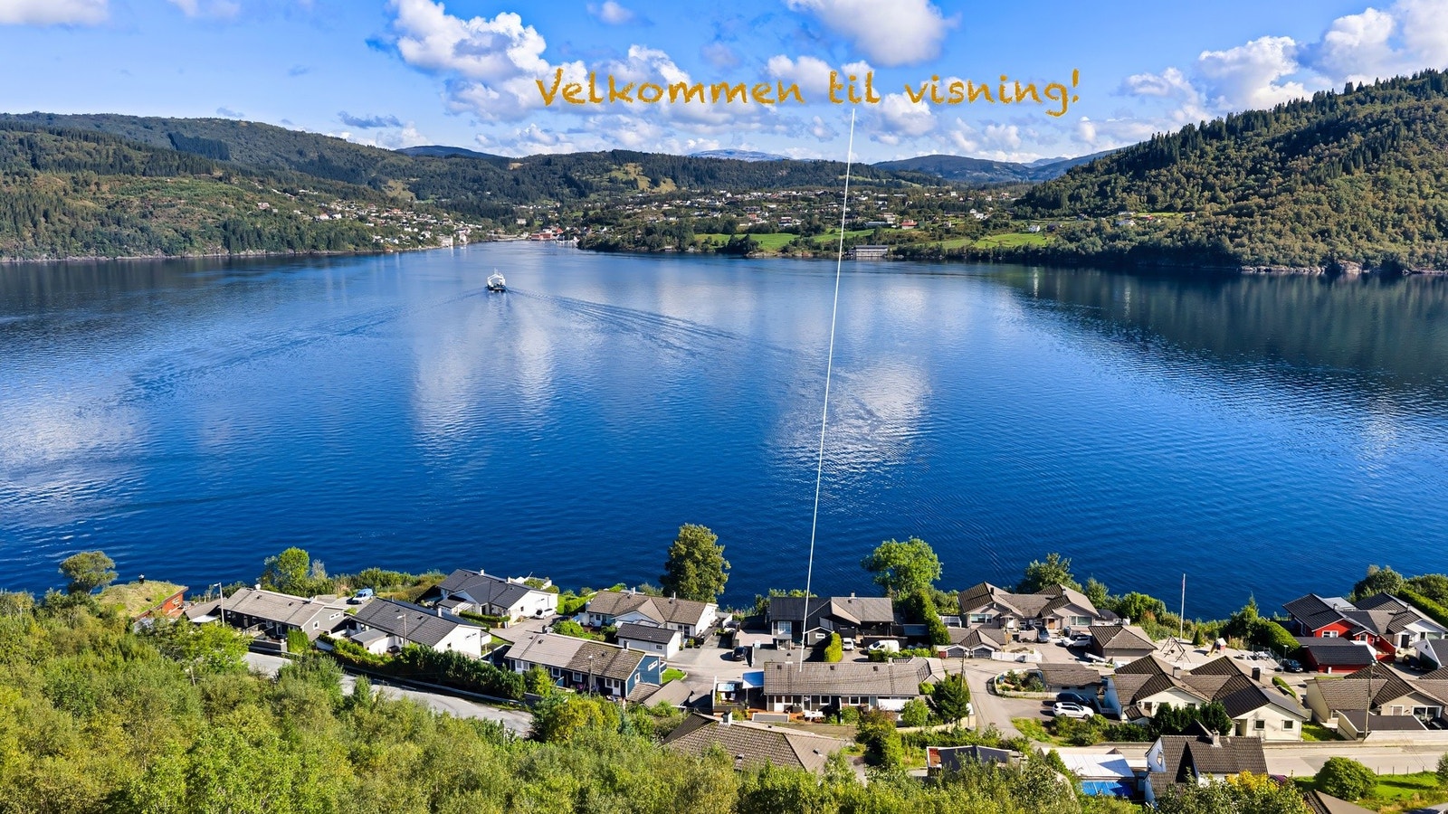 Nydelig beliggenhet like ved Sørfjorden med sikt over til Valestrandfossen - Bare 20. min. å kjøre til Bergen sentrum. Galleribilde