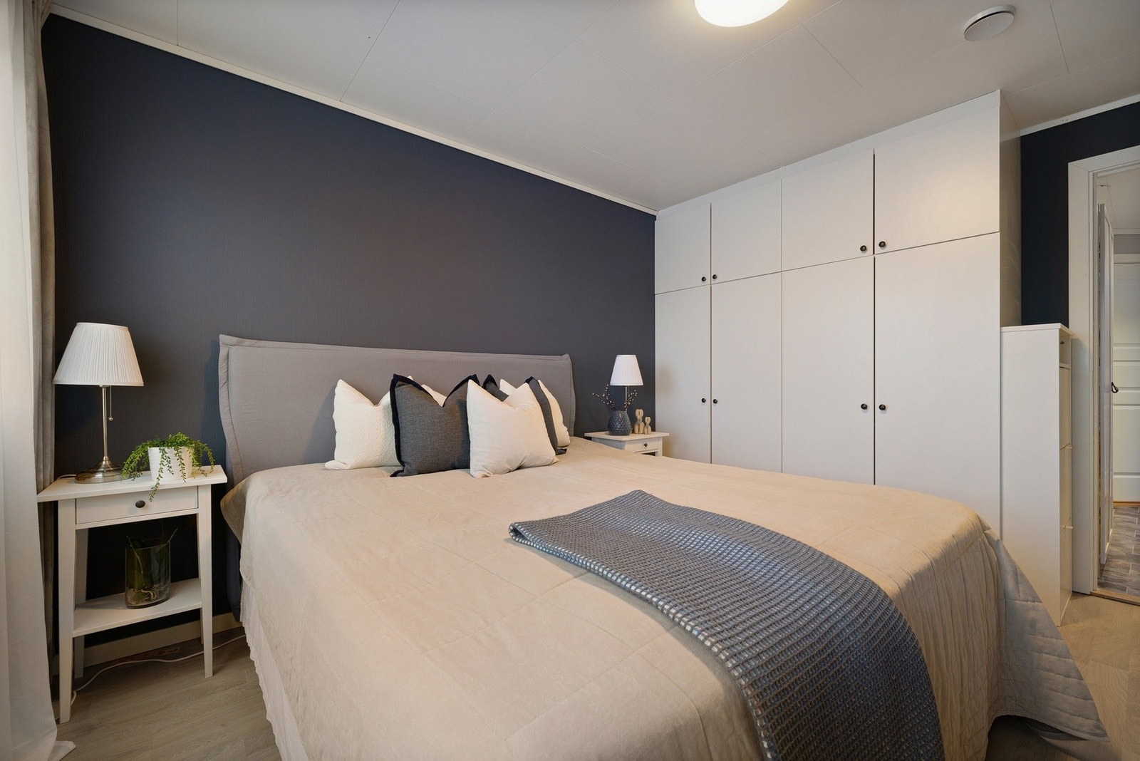 Huset har totalt fire soverom, fordelt med tre i 1. etasje og ett i 2. etasje. Galleribilde