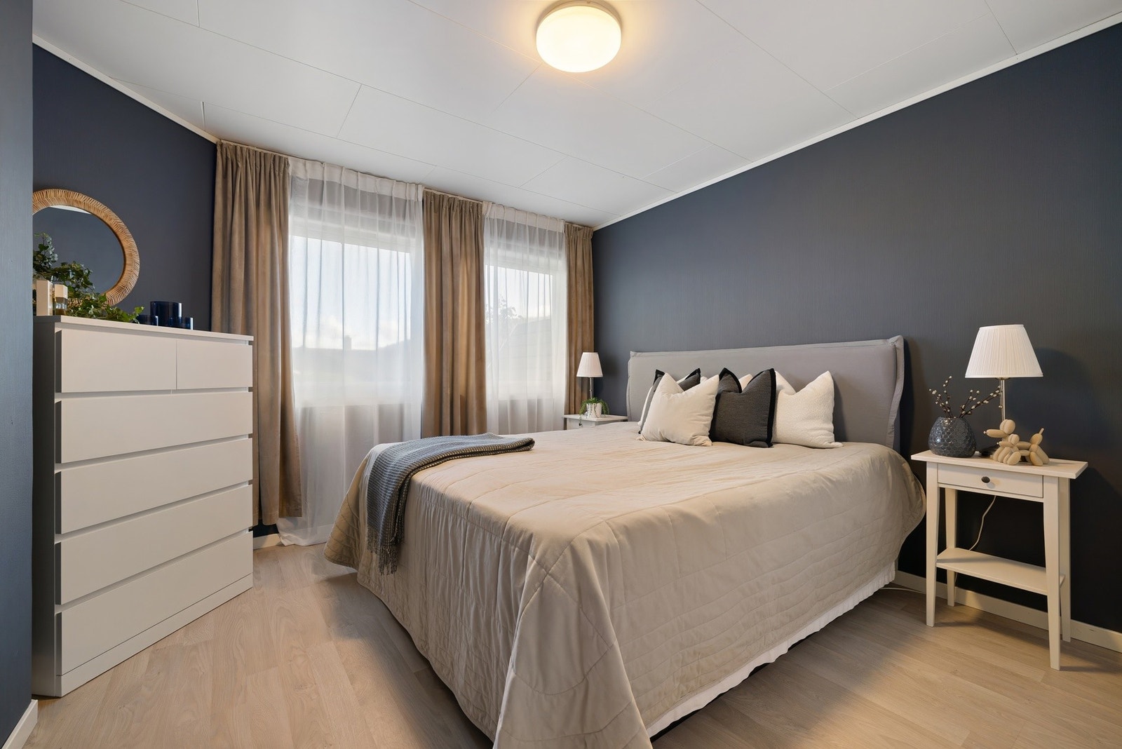 Meget pent hovedsoverom som har en størrelse på 12,7 m² Galleribilde