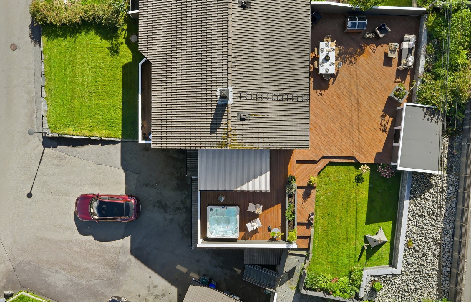 Eiendommen er meget pent opparbeidet, myntet på optimal arealbruk og enkelt vedlikehold Galleribilde