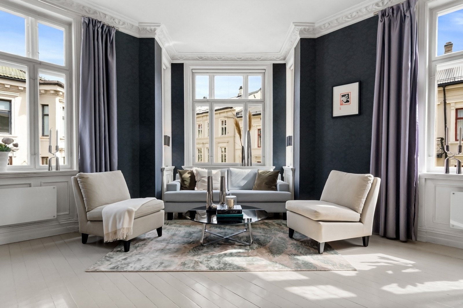 De flotte stuene byr på god møbleringsfrihet og fleksibilitet. Galleribilde