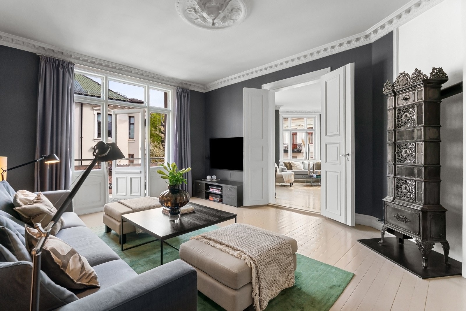 Takhøyde på 3 meter understreker den luftige stemningen. Galleribilde