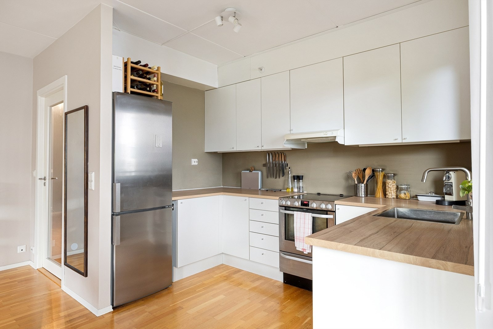 Alle hvitevarer på kjøkken medfølger Galleribilde