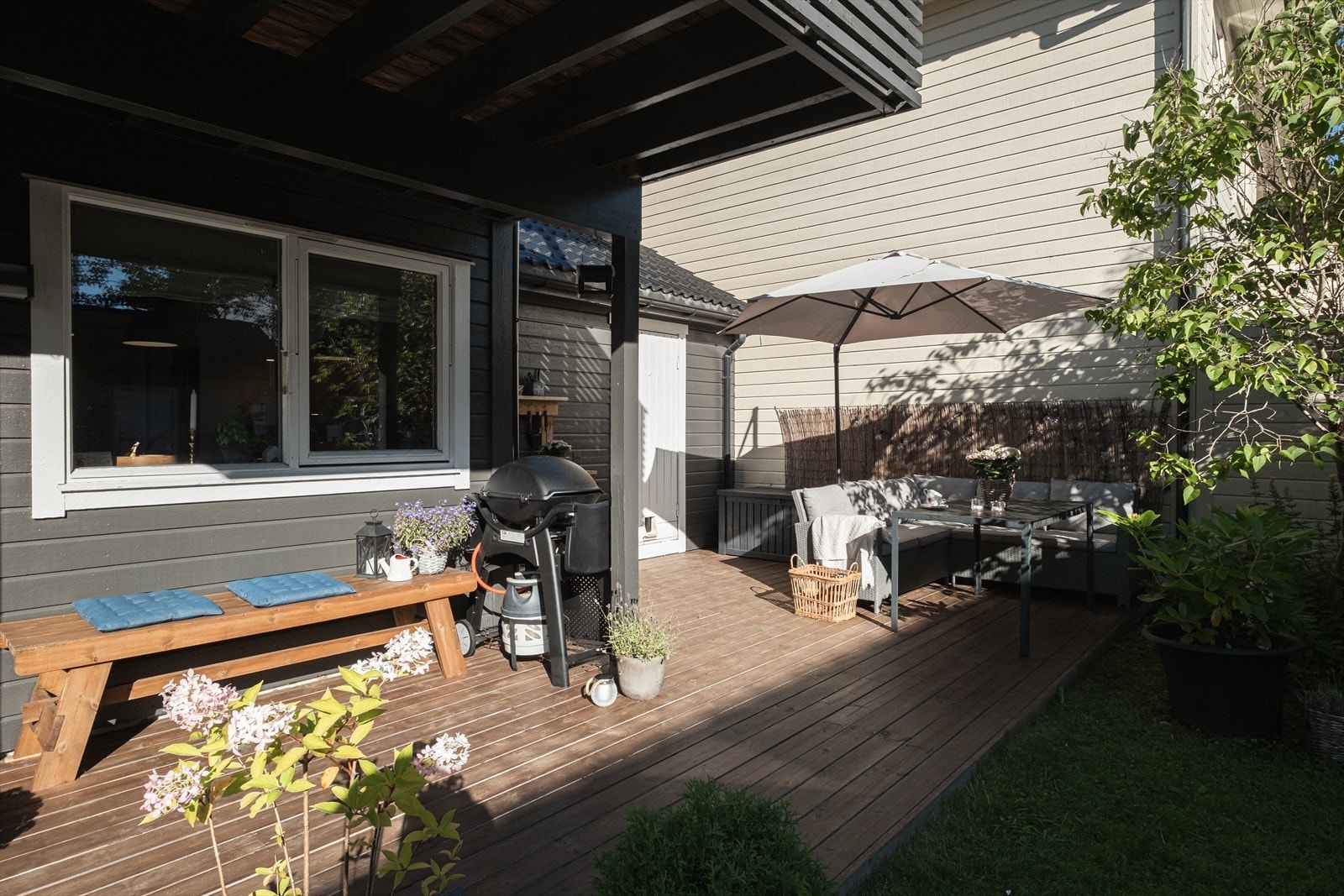 God plass til alle i hagen, enten om man skal grille eller bare la barna leke Galleribilde