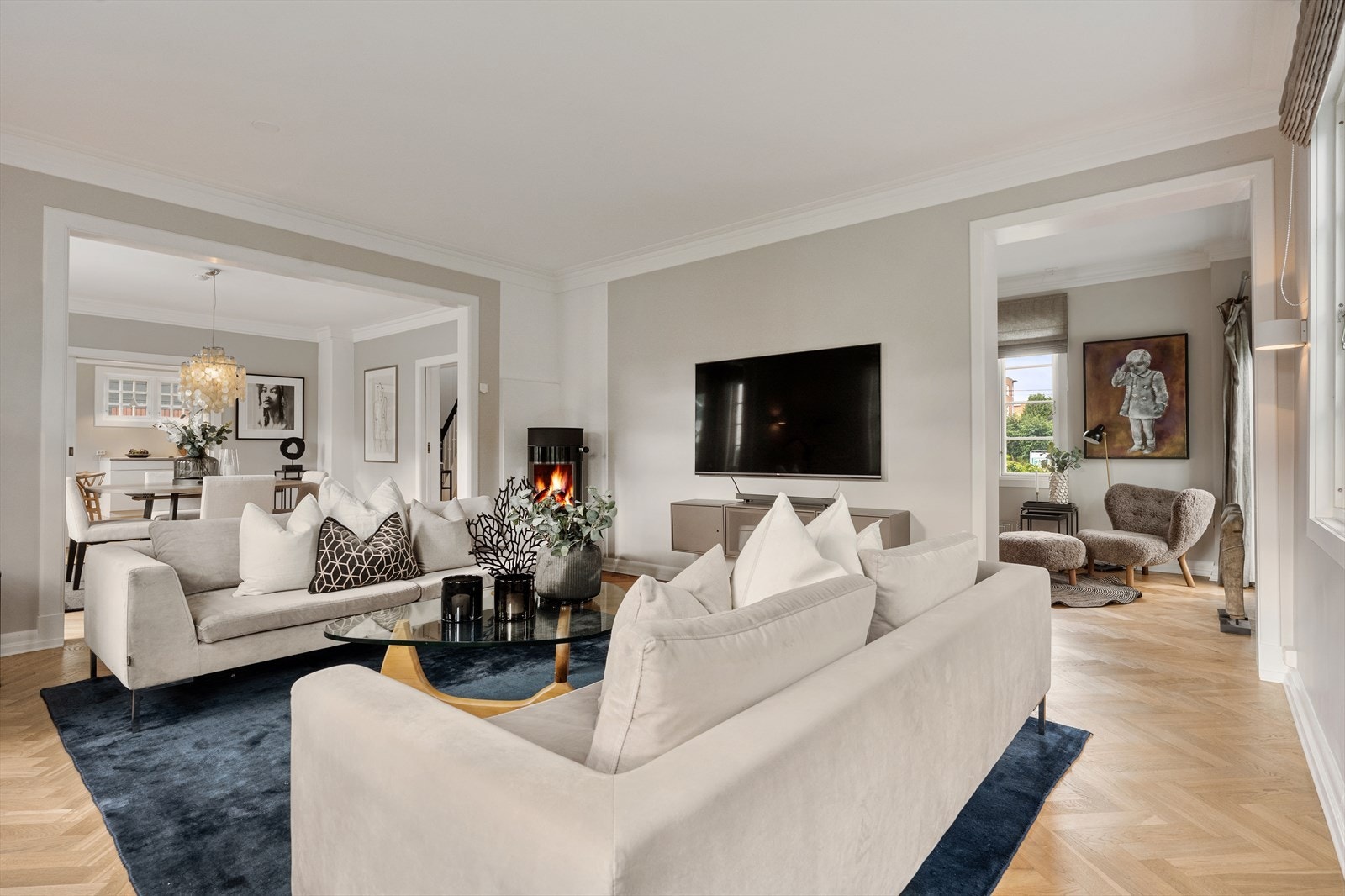 Vannbåren varme i kjeller, 1.etasje og deler av 2.etasje for ekstra komfort. Galleribilde