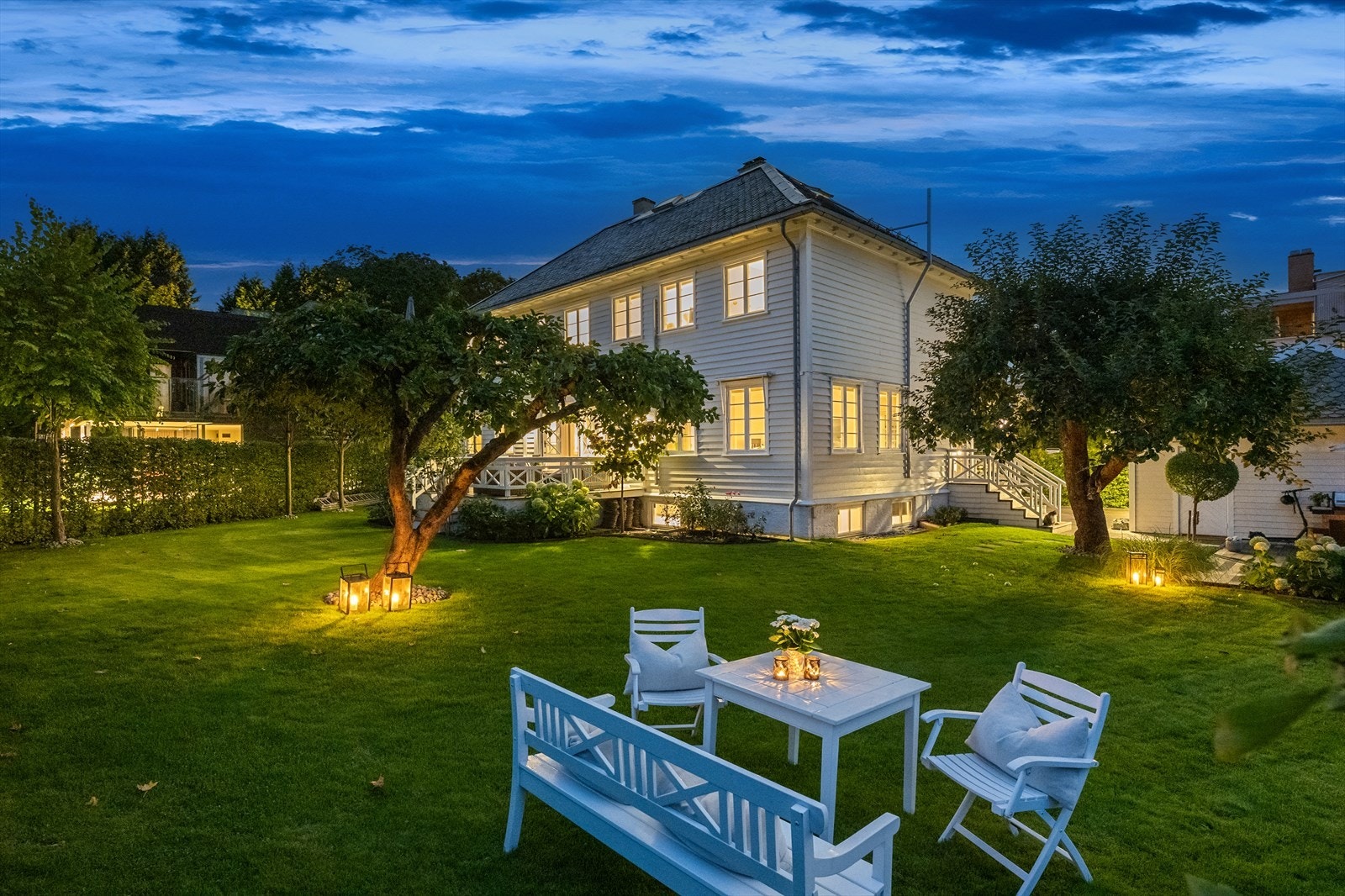 Gylden mulighet til å sikre seg denne herskapelige - arkitekttegnede villaen - beliggende i et familievennlig og svært ettertraktet området. Galleribilde