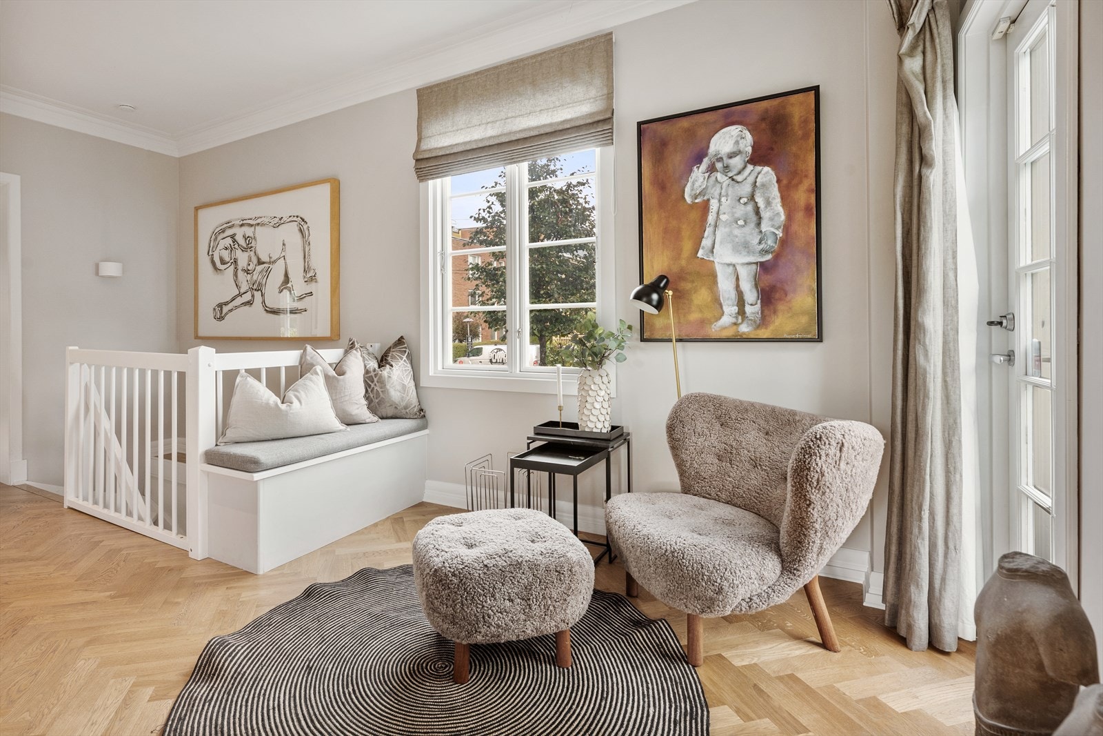 Nyt morgenkaffen med en god bok - direkte utgang til terrasse. Galleribilde