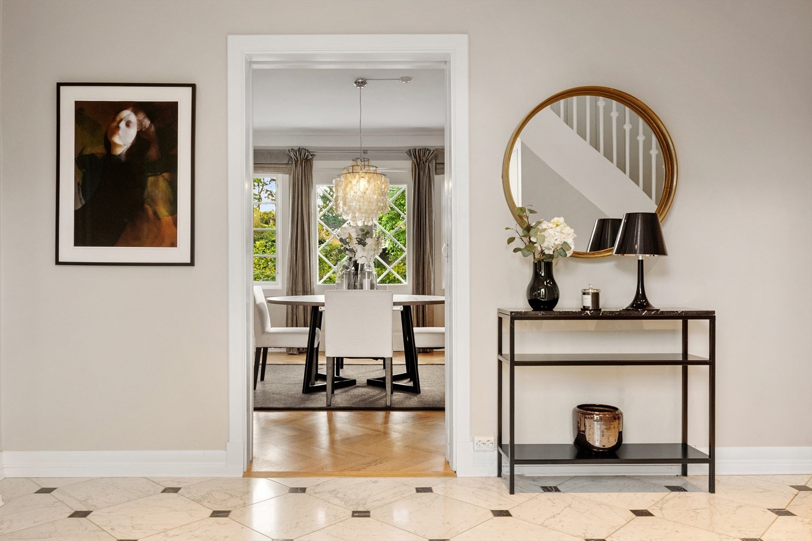 Overflater i tiltalende og delikate farger. Galleribilde