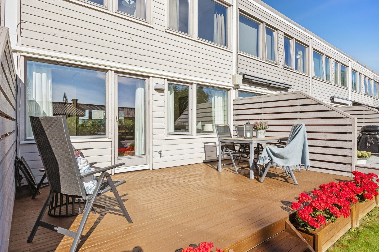 Her er det plass til både sittegruppe og grill. Galleribilde