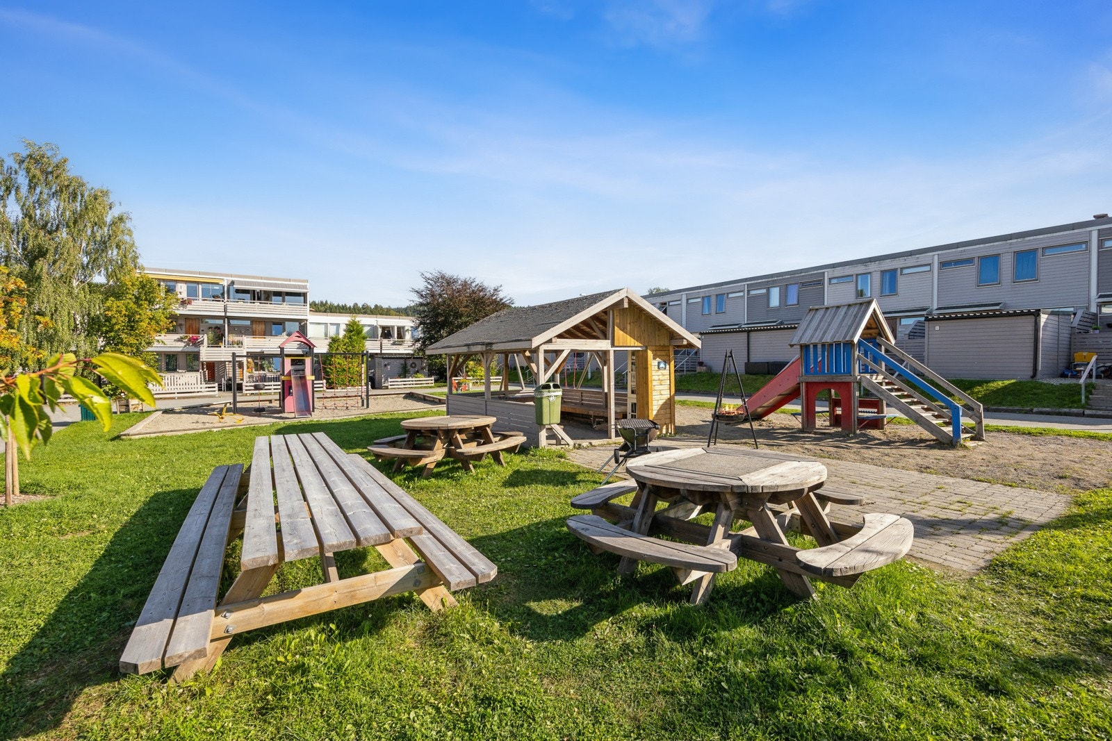 Like utenfor døra har man en fin lekeplass for de minste. Galleribilde