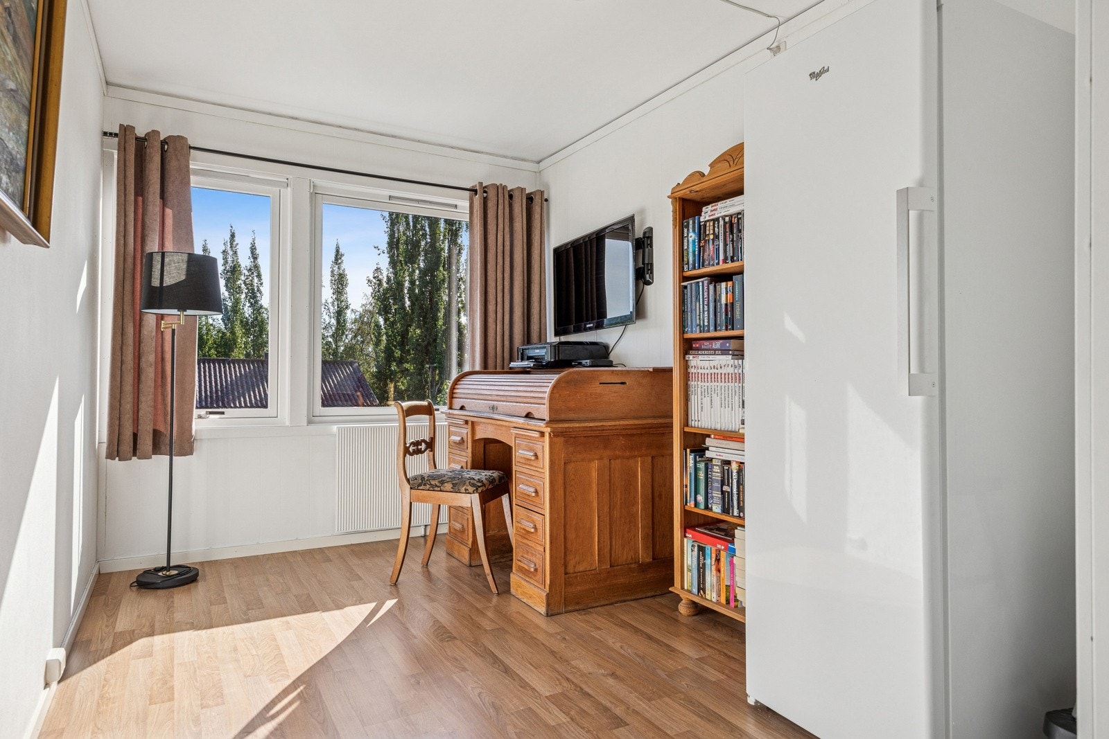 Soverom nr. 3 med god plass til seng og garderobe. Barnefamilien vil sette pris på at alle soverommene er på samme plan. Galleribilde