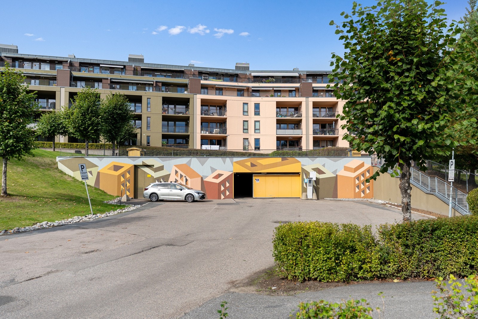Når du bor i Badebakken bor du tilbaketrukket og rolig med idylliske omgivelser rett utenfor leilighetsdøren. Galleribilde