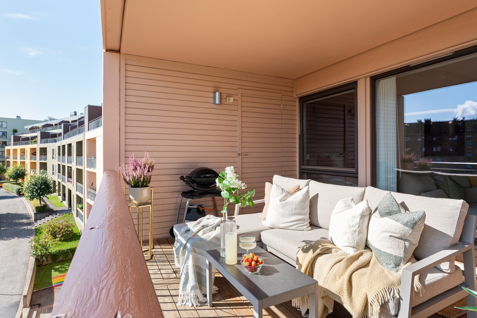 På balkongen er det god plass til utemøbler. Galleribilde