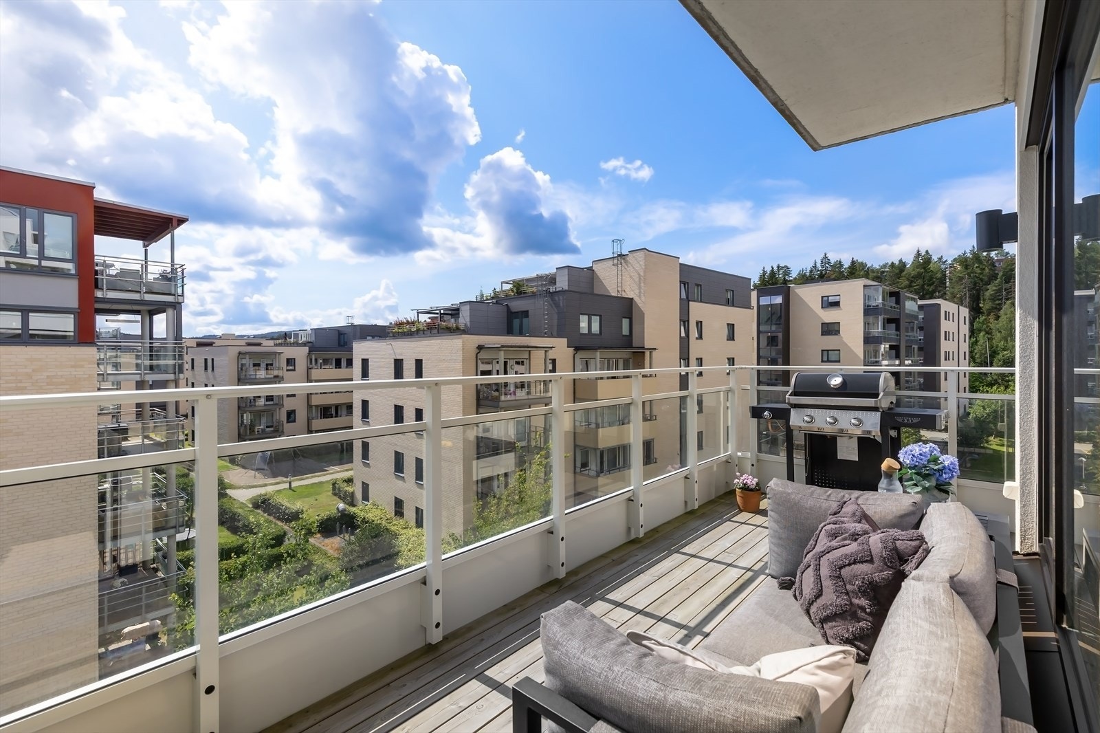 Velkommen til Søster Mathildes gate 33, presentert av Oskar Johansson ved Nordvik Bygdøy allé. Galleribilde