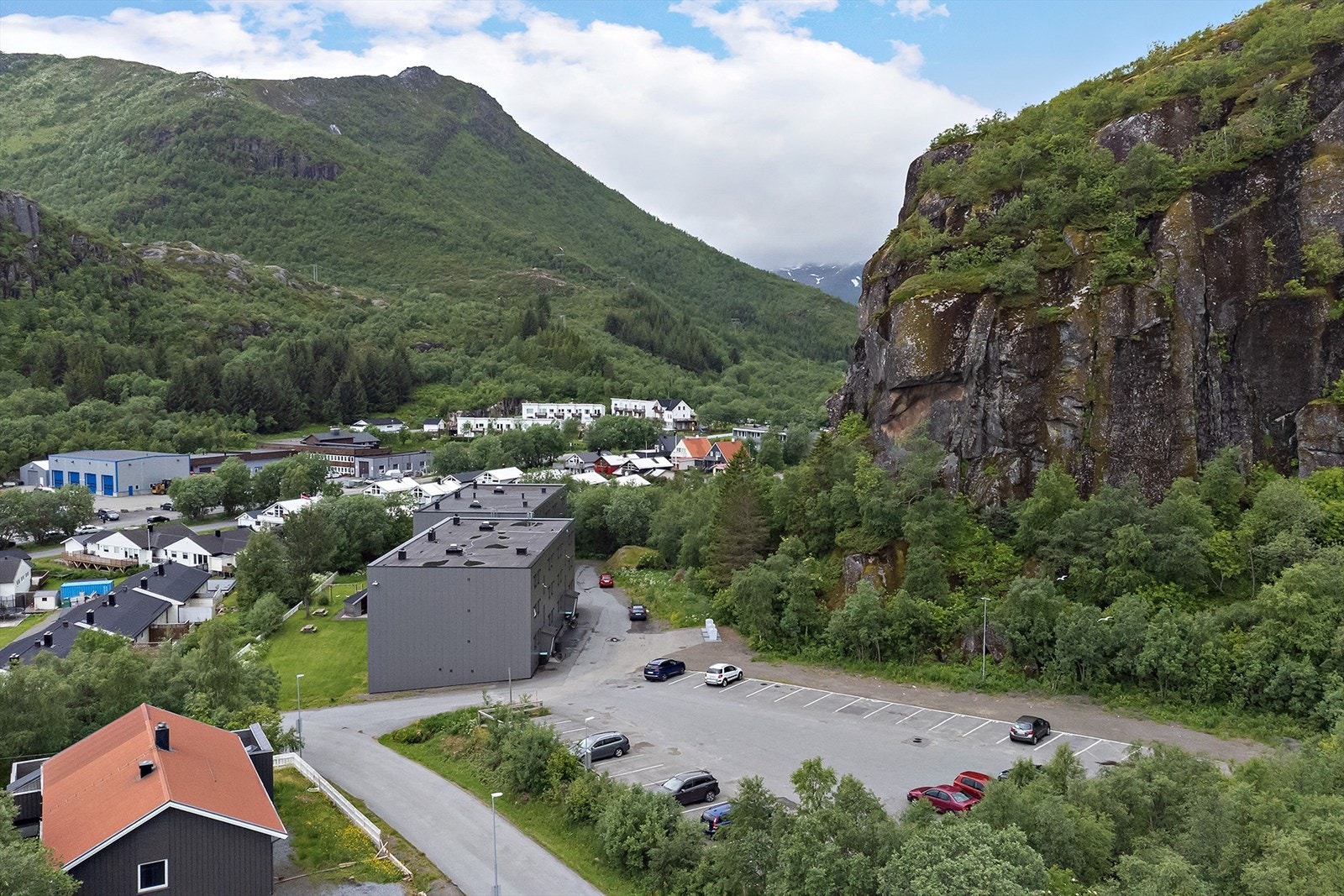 Egen oppstillingsplass i tillegg til gjesteparkering Galleribilde