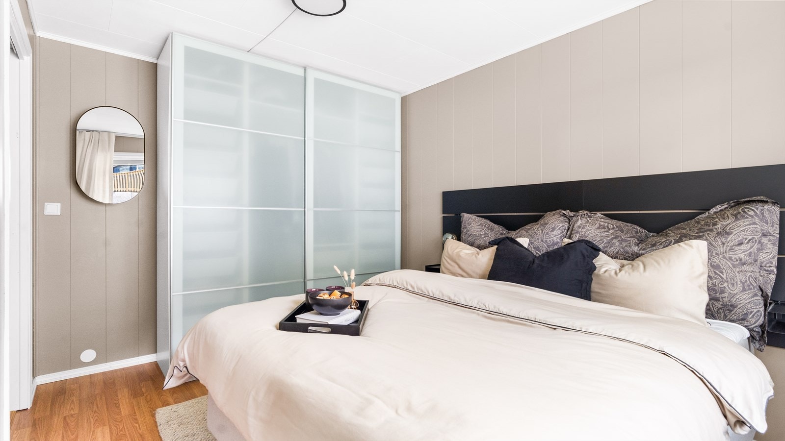 mulighet for stor garderobe med mye oppbevaringsmulighet Galleribilde