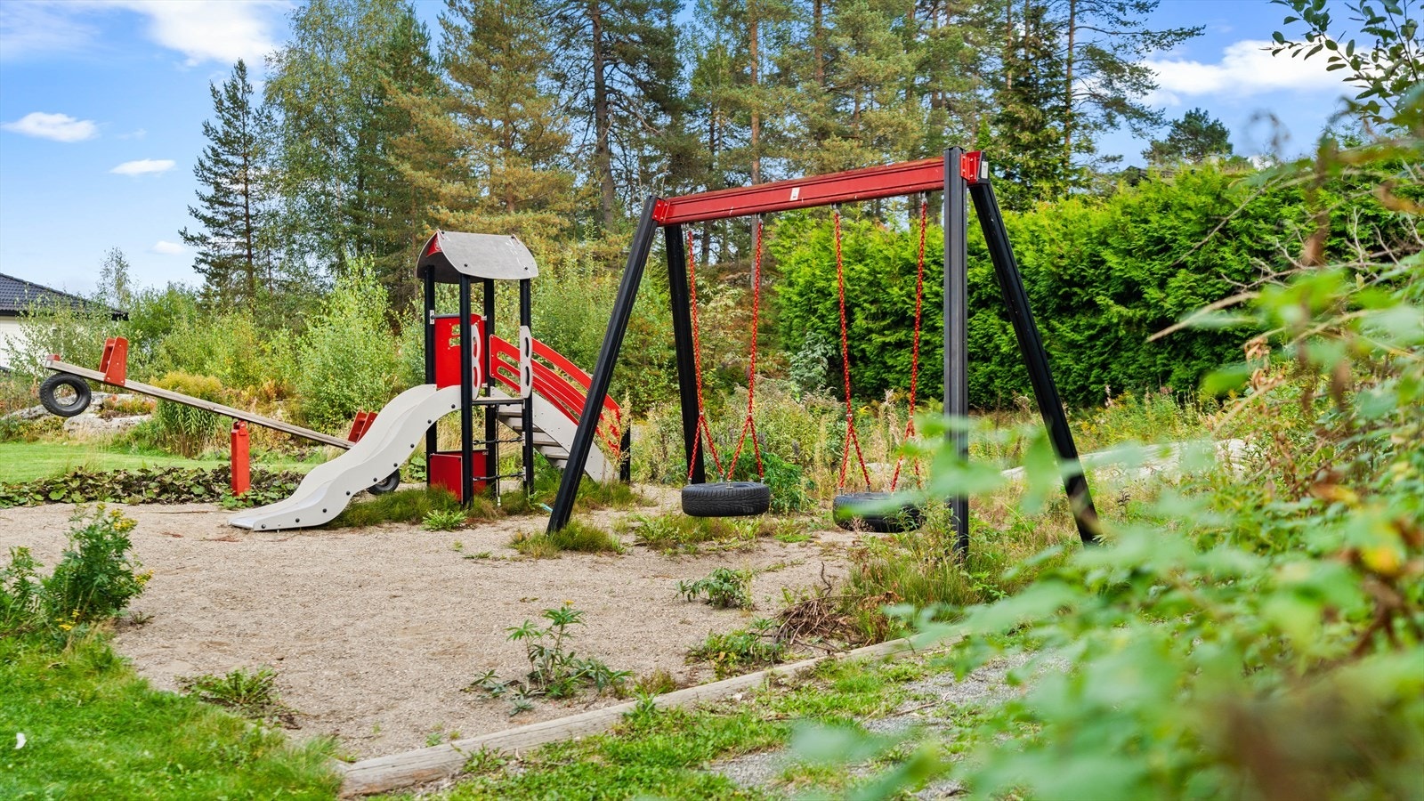 liten lekeplass kort vei fra boligen Galleribilde