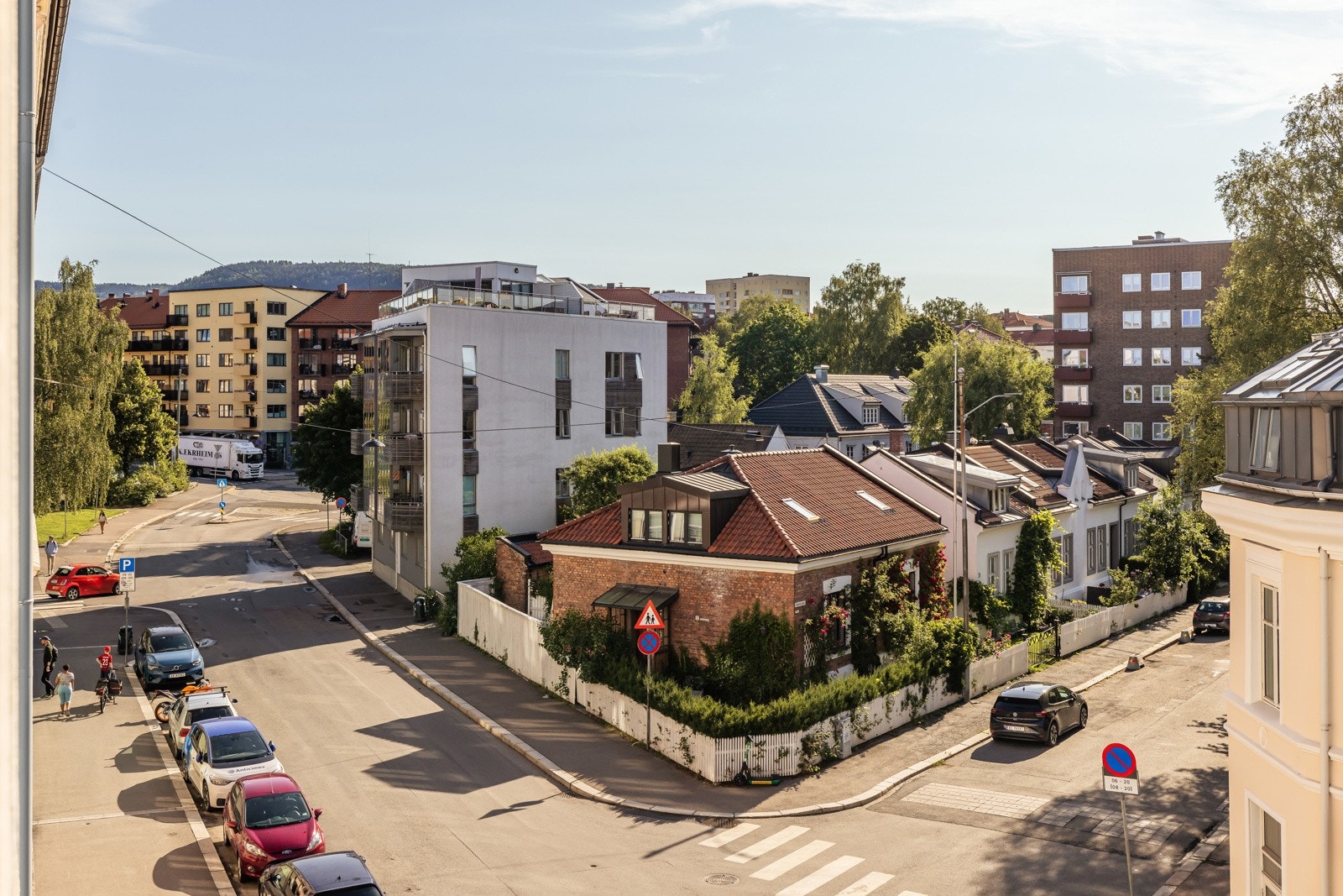 Hyggelig utsyn mot de sjarmerende husene i Hammergata. Galleribilde
