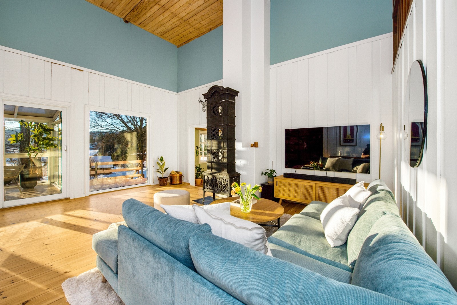 Store deler av boligen ble pusset opp i 2022, inkl. slipte og oljede tregulv. Galleribilde