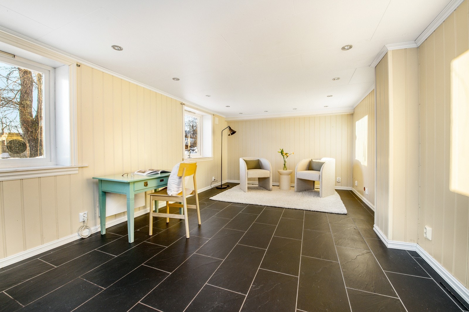 I u.etasjen finner man en stor og flytt kjellerstue, perfekt for de som ønkser litt ekstra rom. Galleribilde