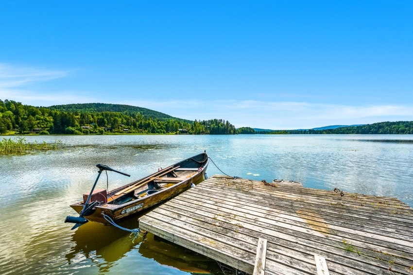 Sommerbildene er fra selgerne kjøpte eiendommen i 2021. Galleribilde
