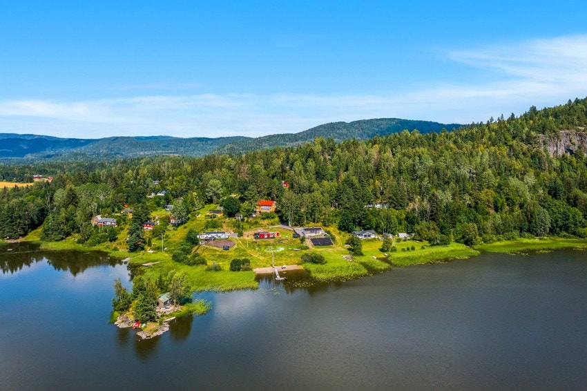 Oppfyll småbruksdrømmen i vakre omgivelser ved Vikevannet. Galleribilde