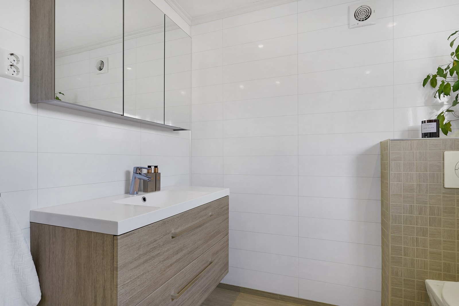 Smakfullt bad med dusjkabinett. Galleribilde