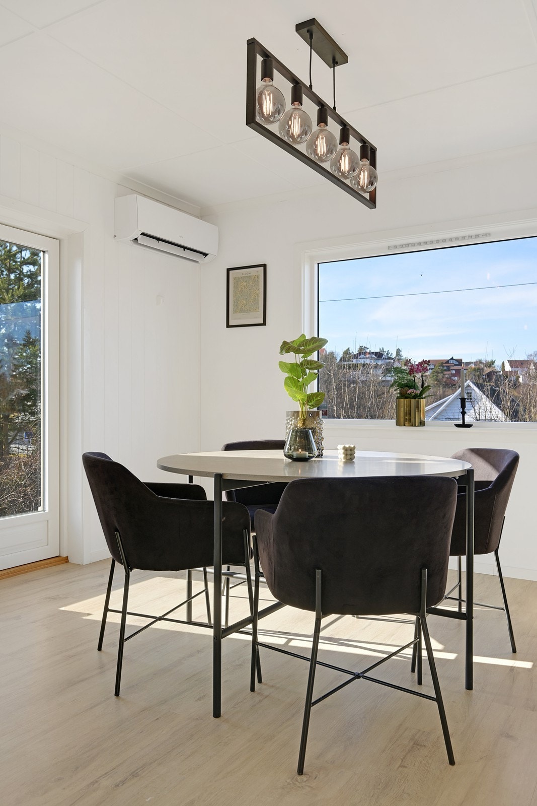 Spiseplass kjøkken. Ny varmepumpe. Galleribilde