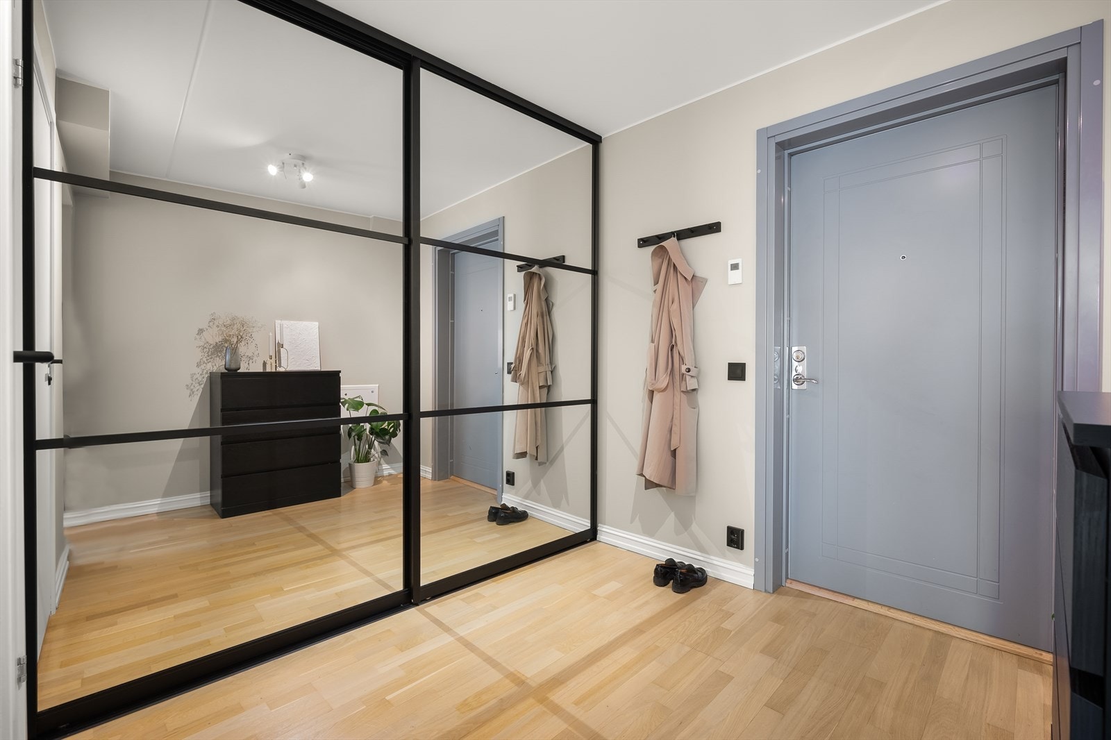 Godt med lagringsplass i garderobeskap. Galleribilde