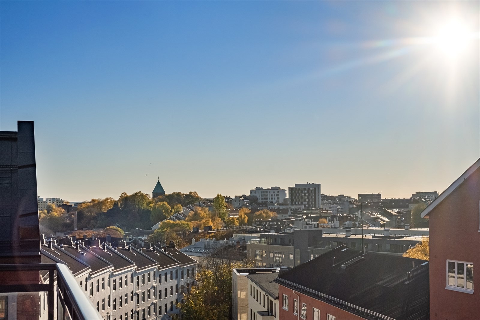 Utsikt fra sameiets en av to takerrasser. Galleribilde