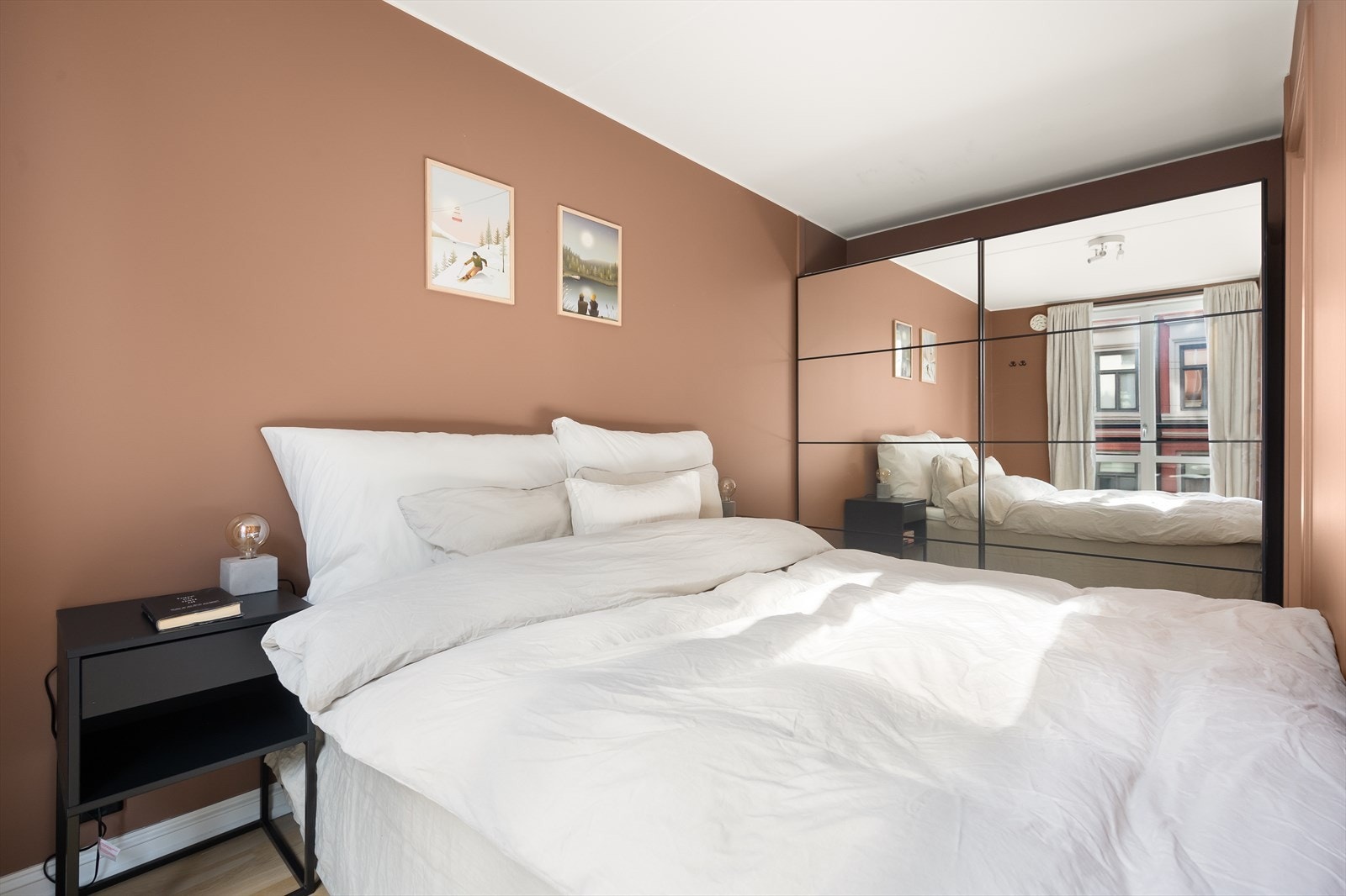 Lagringsplass i stor garderobeløsning. Galleribilde