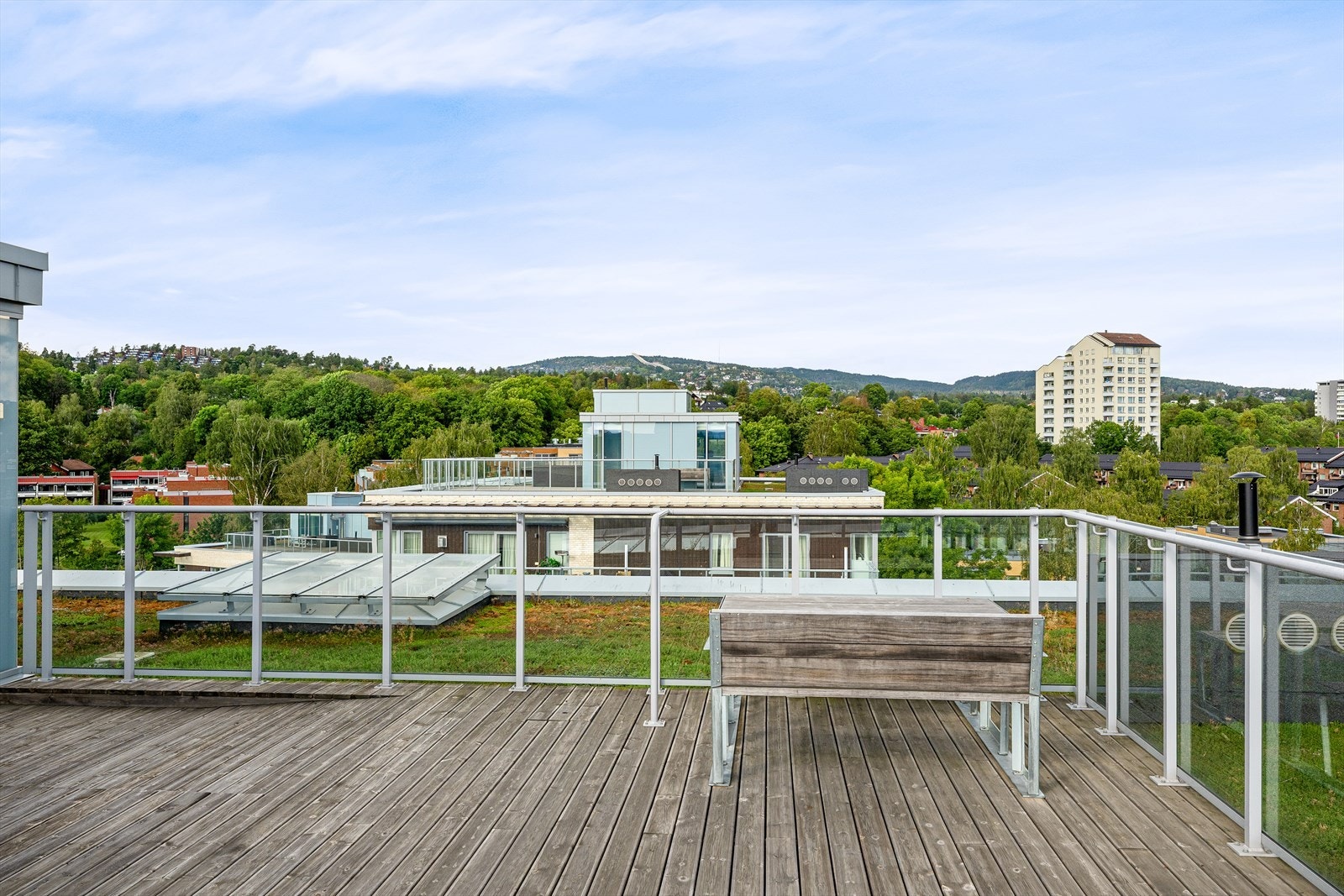 Felles takterrasse med flott utsikt over Holmenkollen Galleribilde