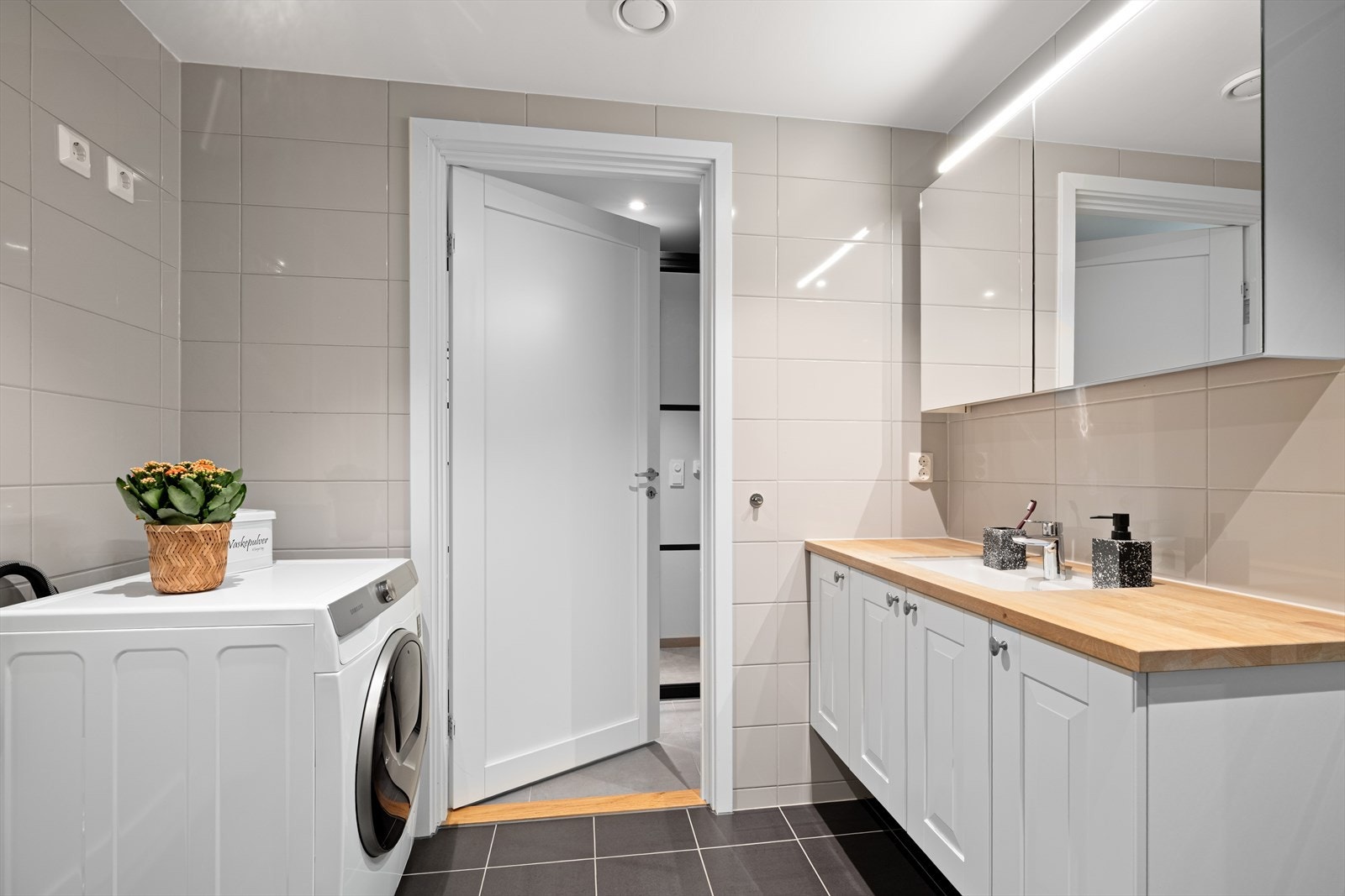 Spotter i alle rom med appstyring. Galleribilde