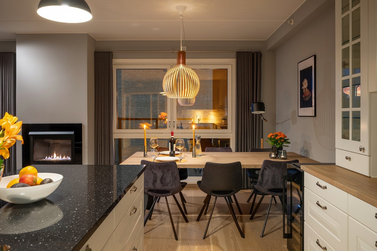 Gasspeis. Leiligheten har vannbåren varme i alle gulv. Galleribilde