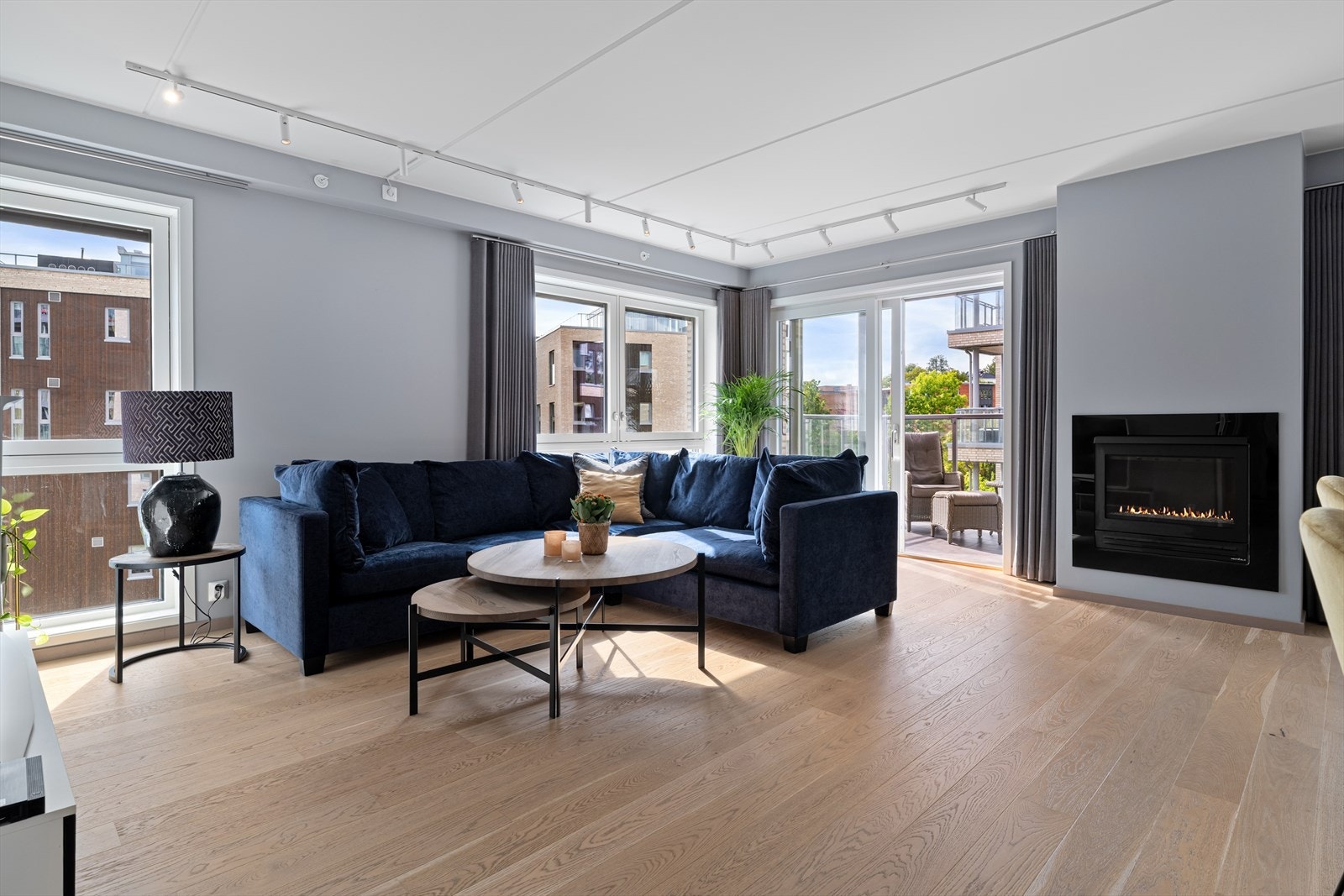 1-stavs parkett og lyse overflater. Galleribilde