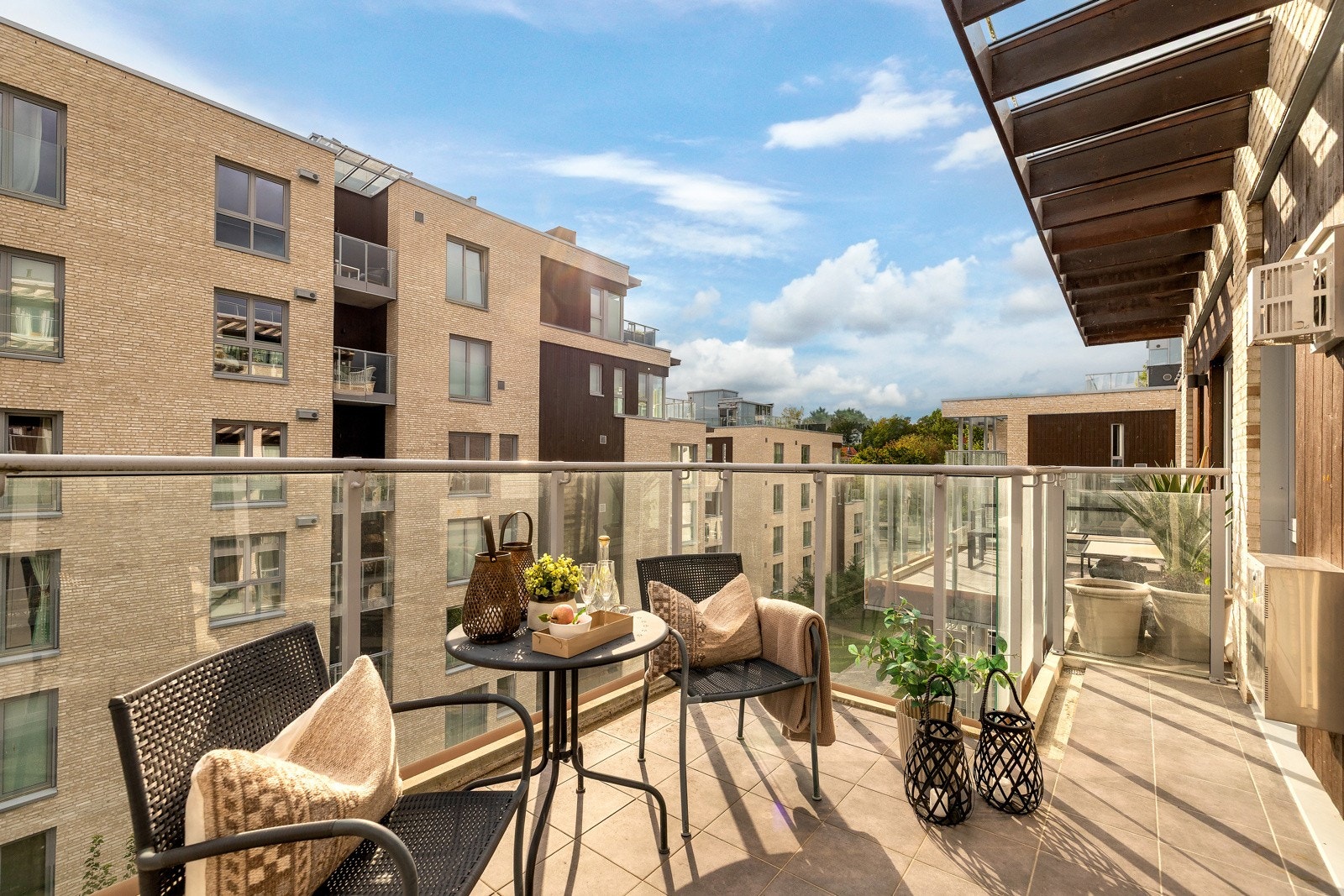 Leiligheten inneholder: Entré, stue/kjøkken, 2 soverom, bad og bod Galleribilde