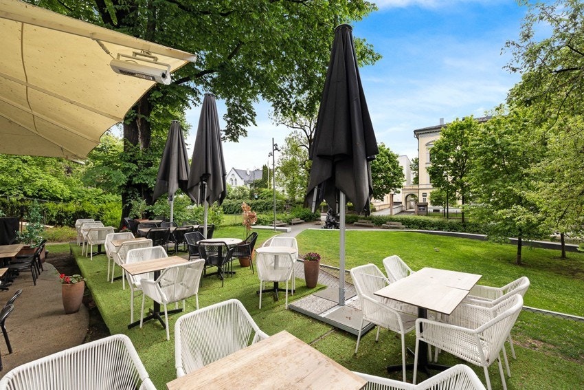 Fyr Bistronomi er en folkelig restaurant der du kan nyte sommerhalvåret på uteserveringen Fyr Park Galleribilde