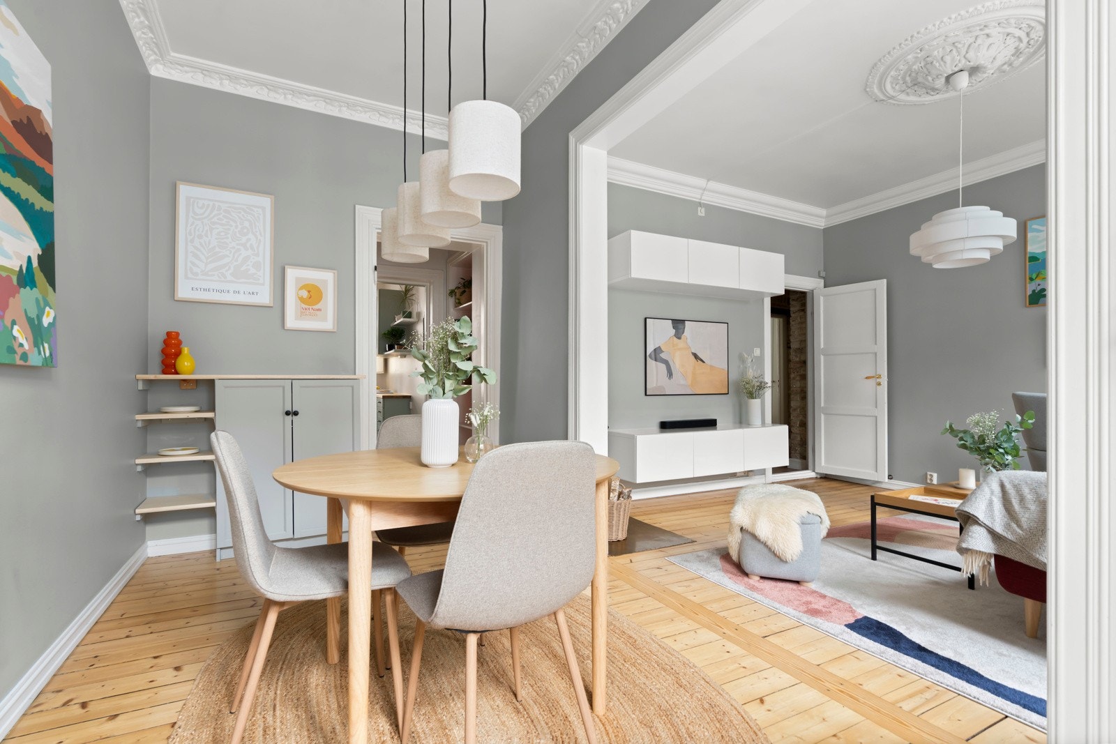 Her kan du enkelt møblere etter ønske og behov - med god plass til hele familien eller gjester. Galleribilde