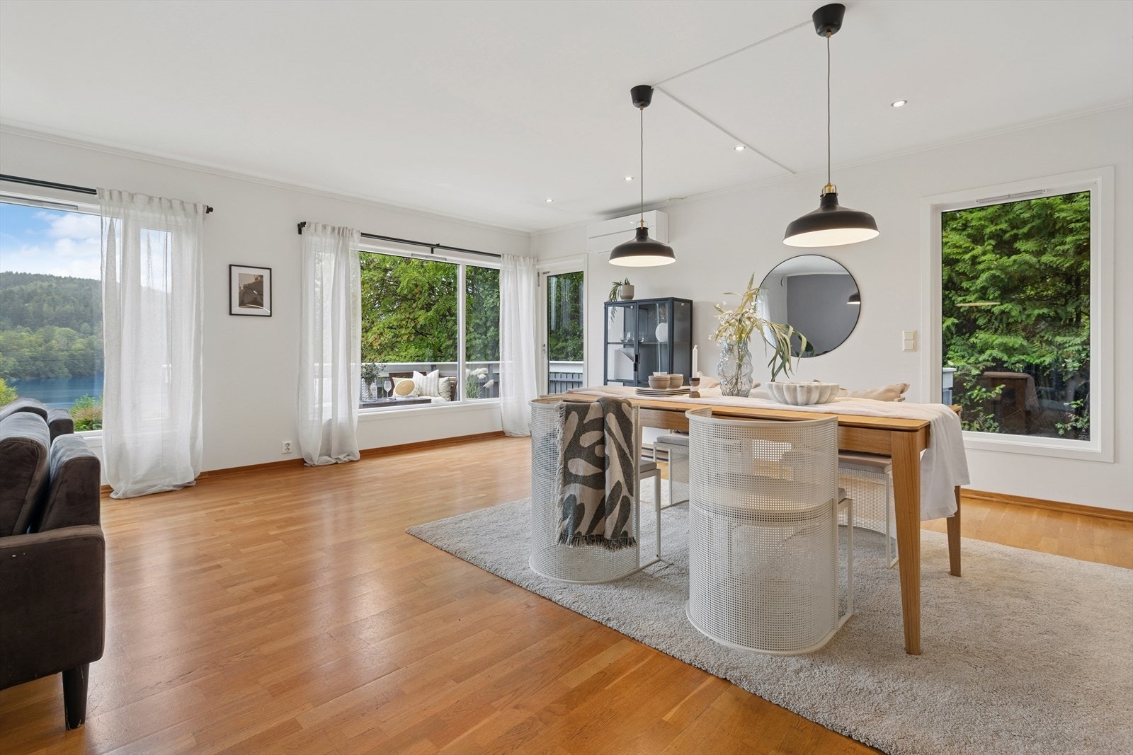 Det er installert varmepumpe som sikrer en behagelig temperatur hele året Galleribilde