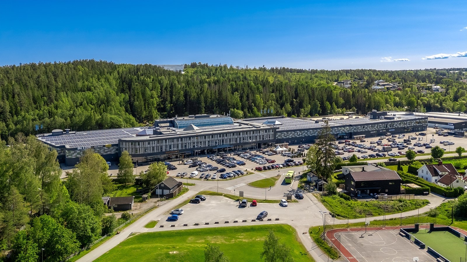 Vinterbro kjøpesenter ligger kun en kort kjøretur unna! Galleribilde