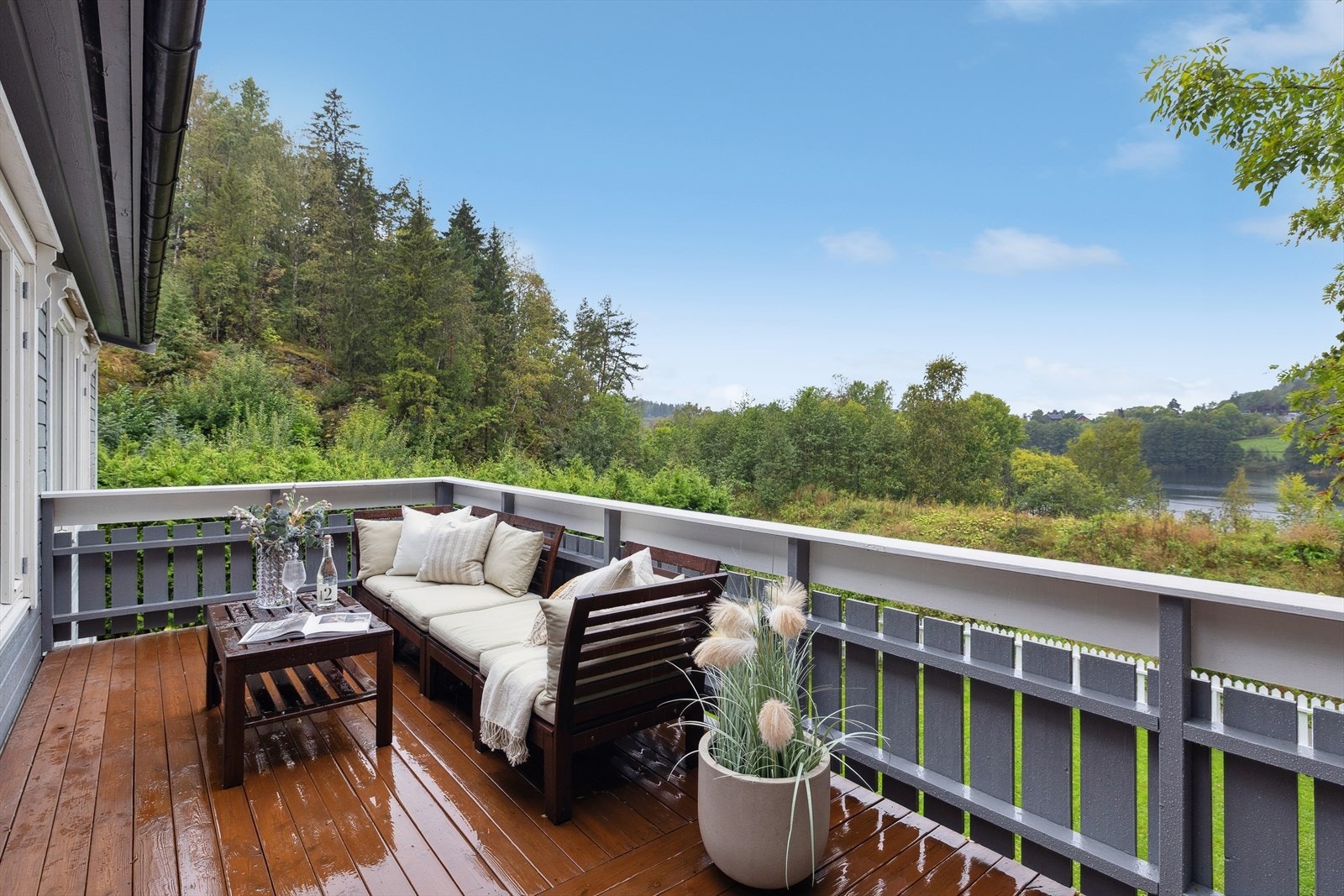 Romslig nordøst-vendt terrasse på hele 22,8 m² Galleribilde