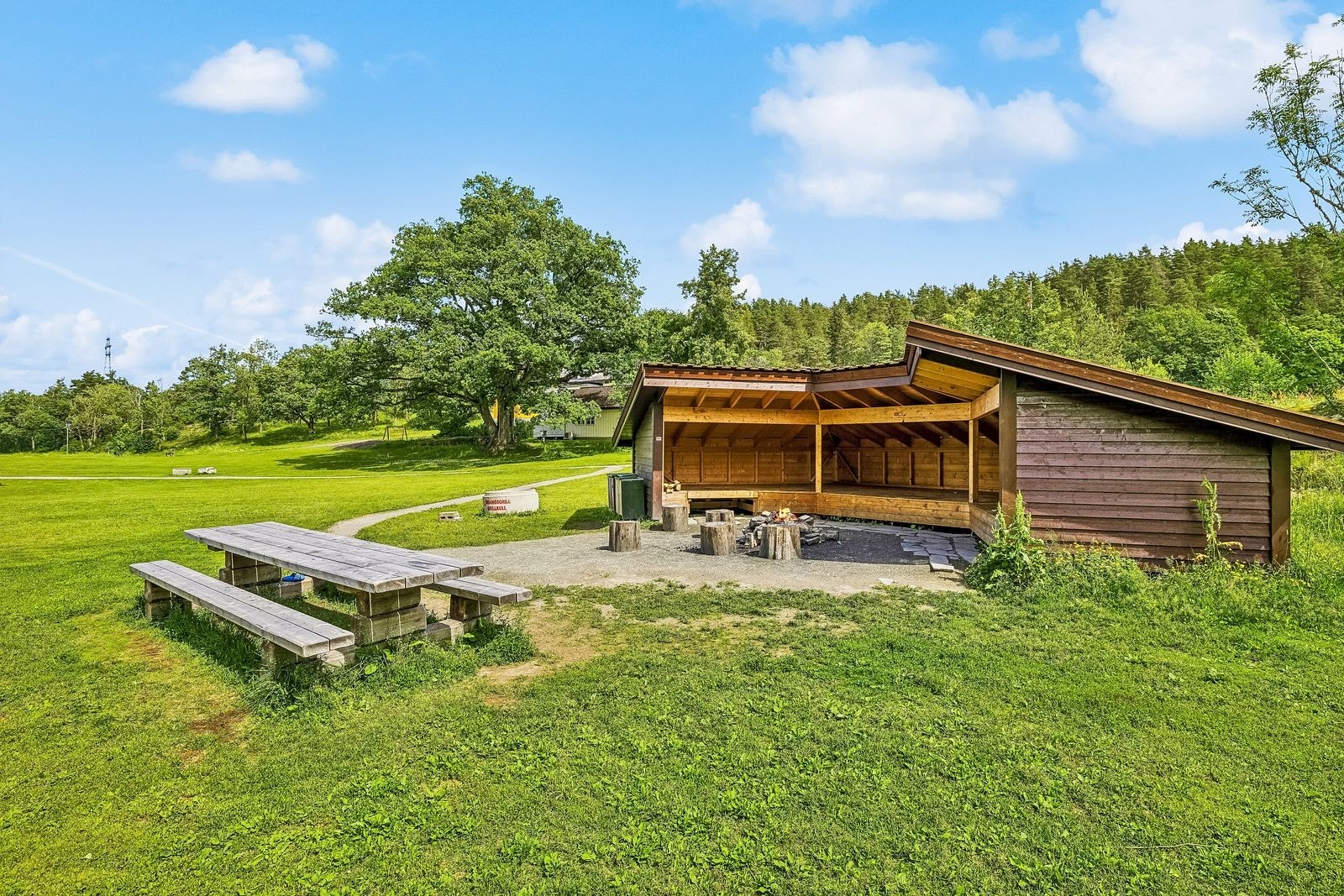 Gangavstand til Breivoll Friluftsområde med flotte turområder, svaberg og deilige badestrender Galleribilde