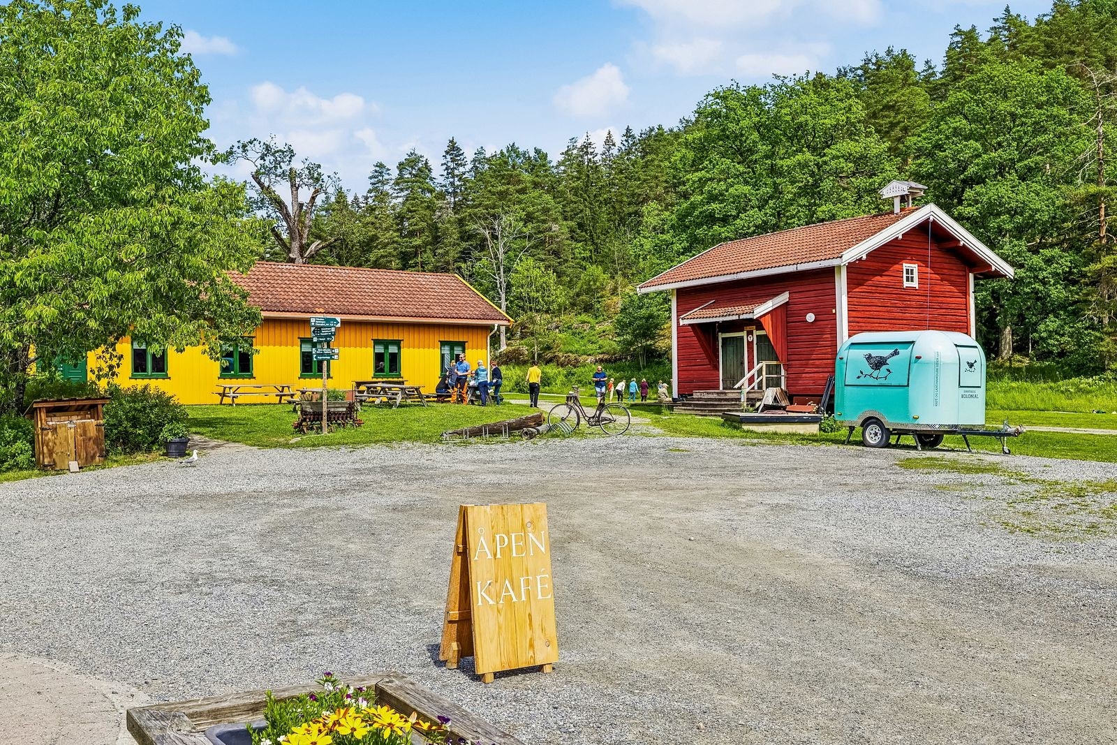 DNT Breivoll Gård har koselig kafé, selskapslokaler, kajakkutleie og overnatting Galleribilde