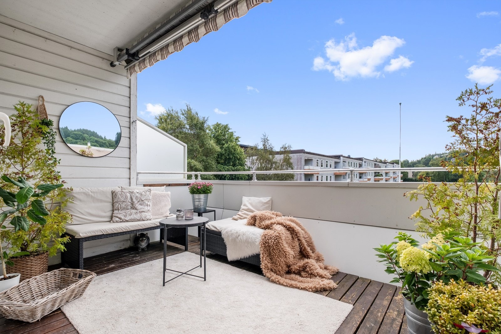 Her får du en sørvendt balkong på 8 m² med gode sol- og utsiktsforhold. Galleribilde